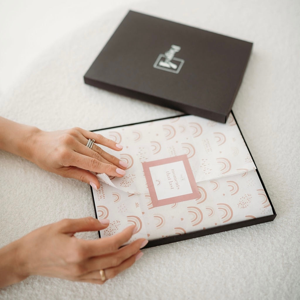 Pilka kūdikio knyga "Mano pirmieji metai"