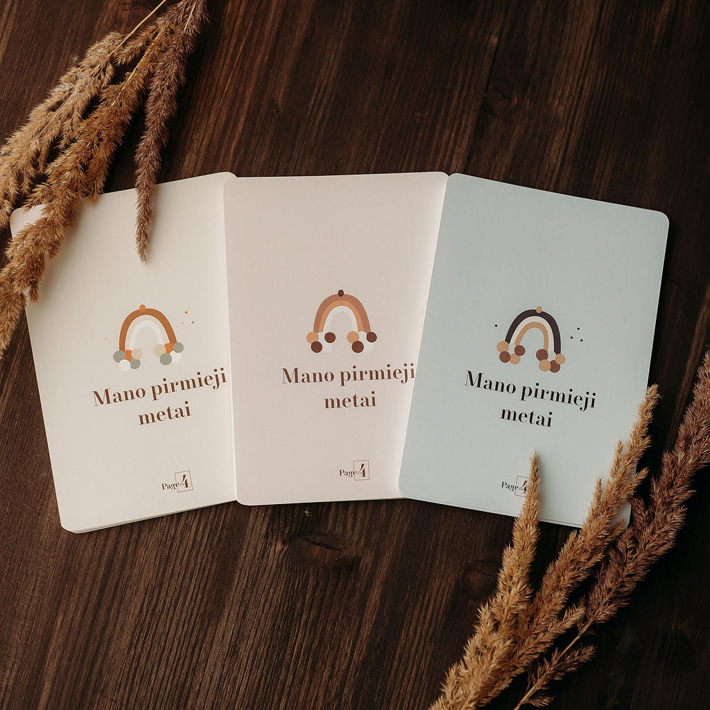 Personalizuota daiktadėžė ir maža kūdikio prisiminimų dėžutė su pirmųjų metų kortelėmis